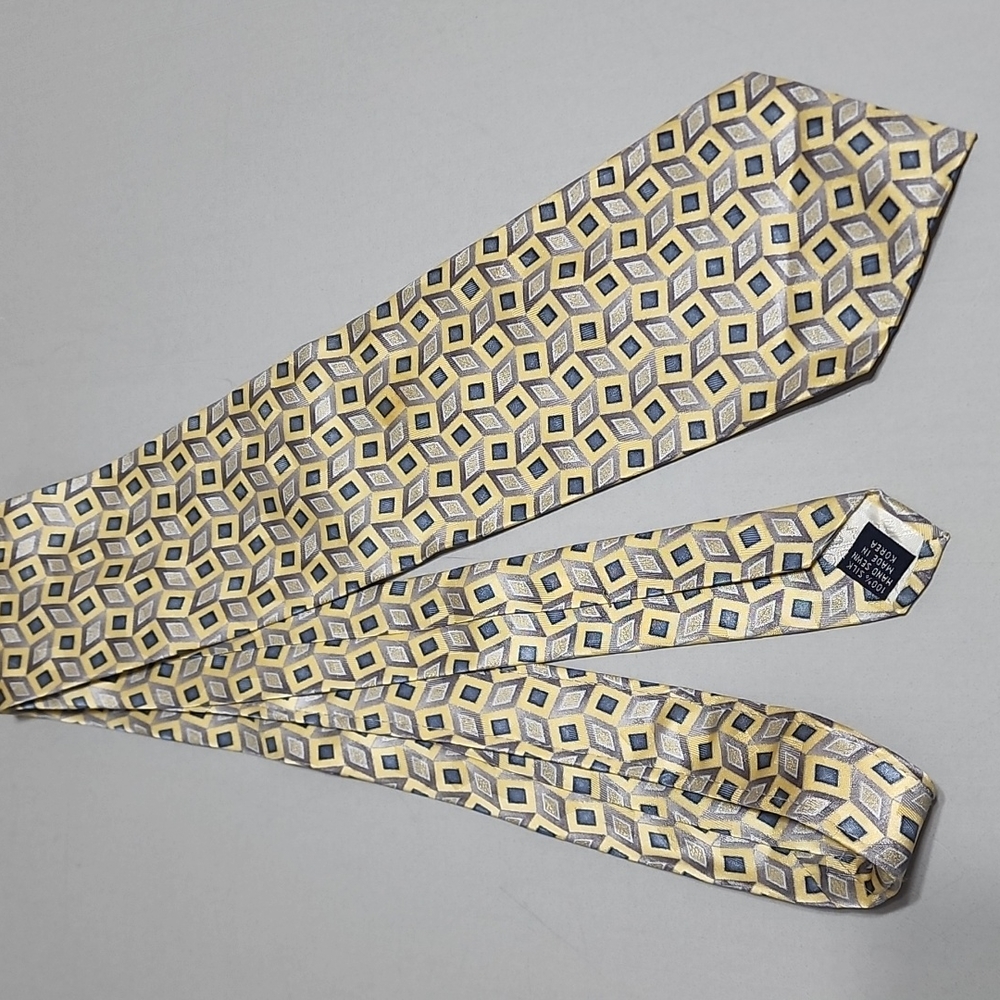 Roundtree & Yorke Tie